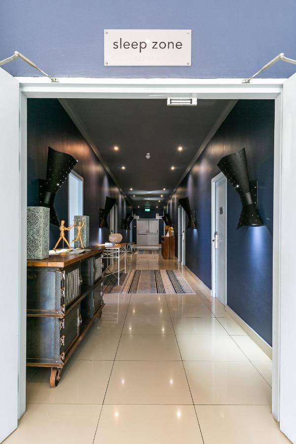 הרמנוס Zzzone Boutique Hostel מראה חיצוני תמונה