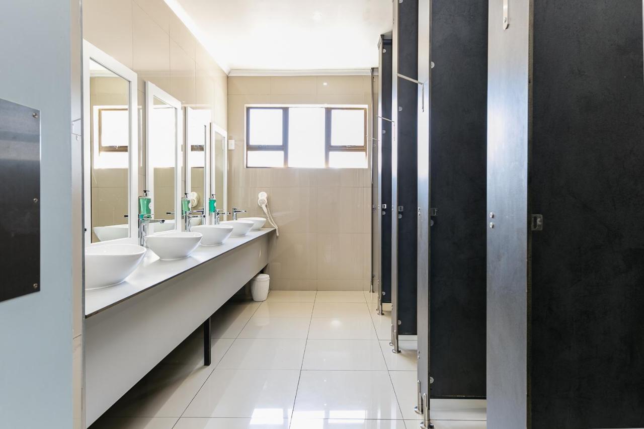 הרמנוס Zzzone Boutique Hostel מראה חיצוני תמונה